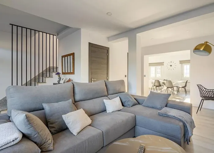 بيت للعطل A Neida Casa Con Terraza Con Vistas Al Mar