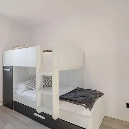 A Neida Casa Con Terraza Con Vistas Al Mar Nyaraló